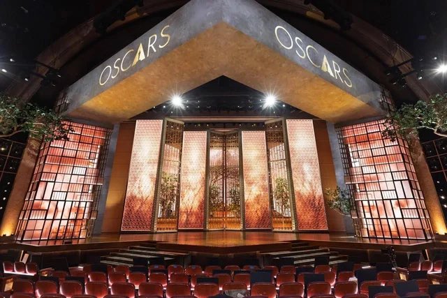 chawick's tweet photo. LOVE THE SET THIS YEAR!!! #oscars https://t.co/vGTbUhuoTO