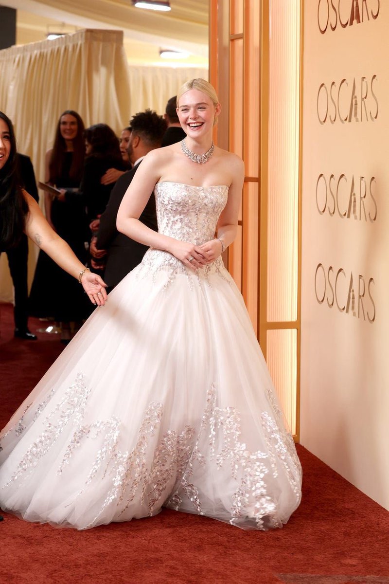 LuxviewMagazine's tweet photo. Hey @ElleFanning, we think you dropped something: our jaws ✨ Making her first time #Oscars debut as a nominee for the Best Supporting Actress in ‘Sentimental Value’ Elle was all shades of beauty in a shimmering @Givenchy ball gown, which she paired with @Cartier jewelry https://t.co/LqHun4bY1b