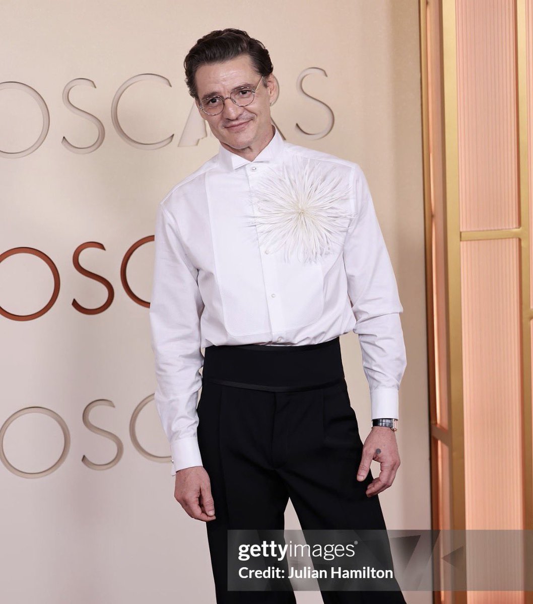 Jen4tro's tweet photo. These spot the difference games are getting harder and harder #oscars2026 https://t.co/7IBoNF61pU