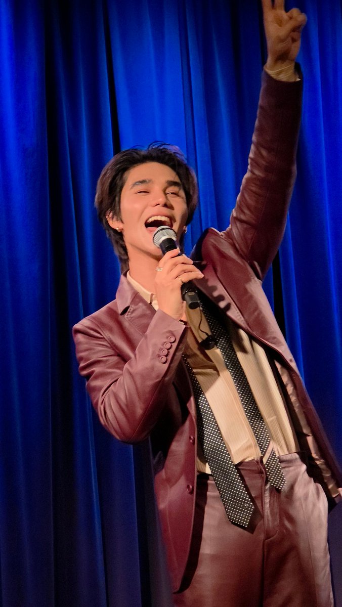 ka32buki's tweet photo. This is still my favorite photo that I took at the #GrammyMuseum #GlobalSpinLive so I wamted to share it with other SATs. I just love seeing how happy he is. His genuine smile just makes me happy 🥰🧡
@jeffsatur 
#jeffsatur https://t.co/YtMn6RhbcP