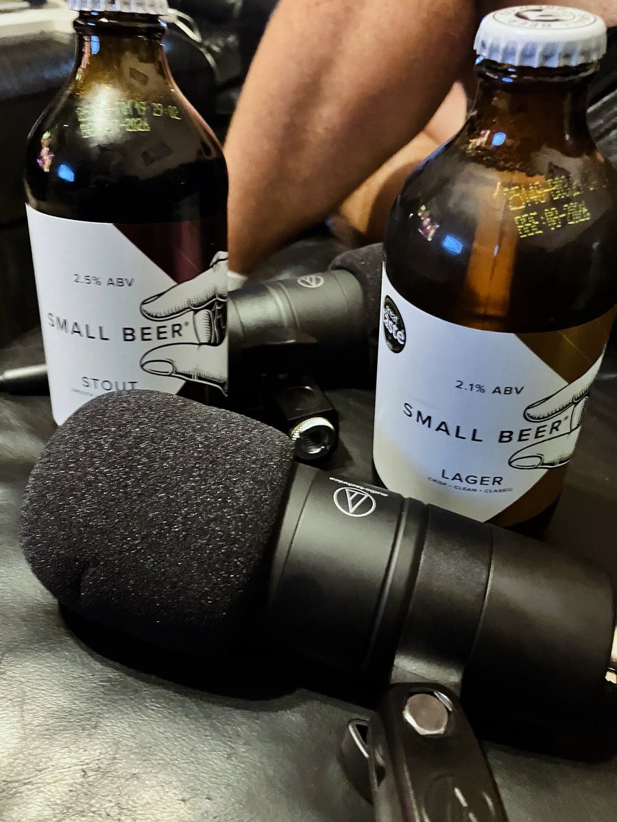 In tribute to One Battle After Another and the meme-tastic BDT line, we have lined up a few small beers for our #oscars watch along and reaction episode.

And yes ladies and gentlemen, as demanded, a bit of leg from Carl 😘

#oscars #fewsmallbeers #beer #movie