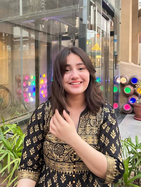 Amna Khan tweet media