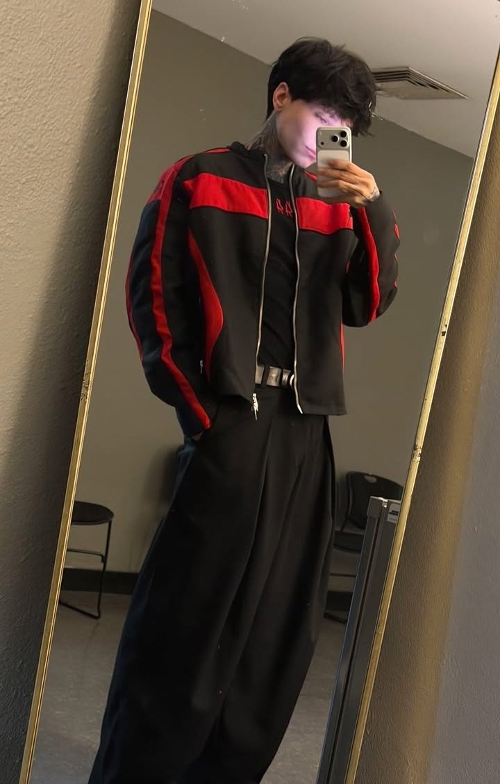 crysahii's tweet photo. Todo que verchis el outfitsazo y esos pantalones todo qué ver https://t.co/E23gD8yj0S
