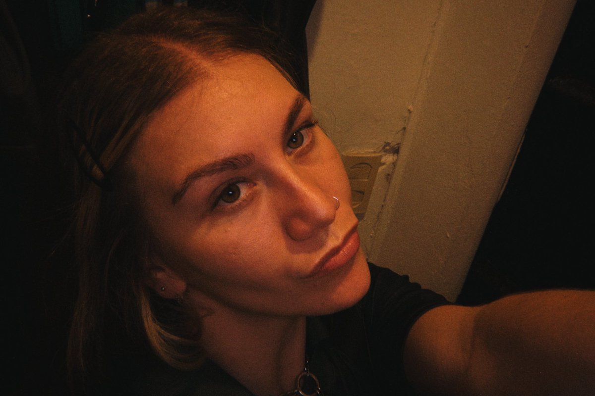 Lara tweet media