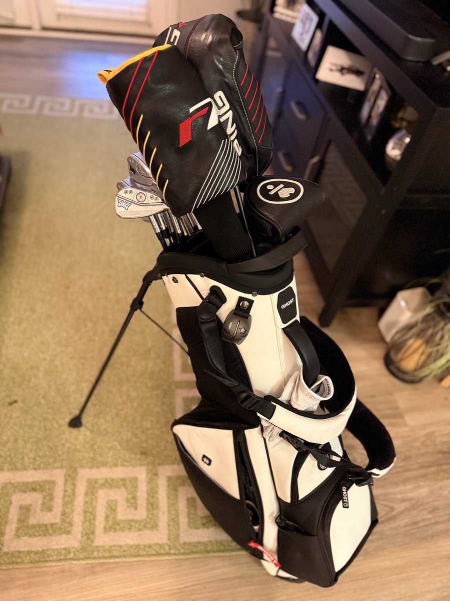 WolfofKingStrt's tweet image. Show me a sexier golf bag set up. #golf #labgolf #pxg #ping #ghostgolf @GhostGolf #taylormader7 #r7mini 

My swing and scores…loading ⏱️ lol. Sucks when you’re older and know high school you could beat you today.
