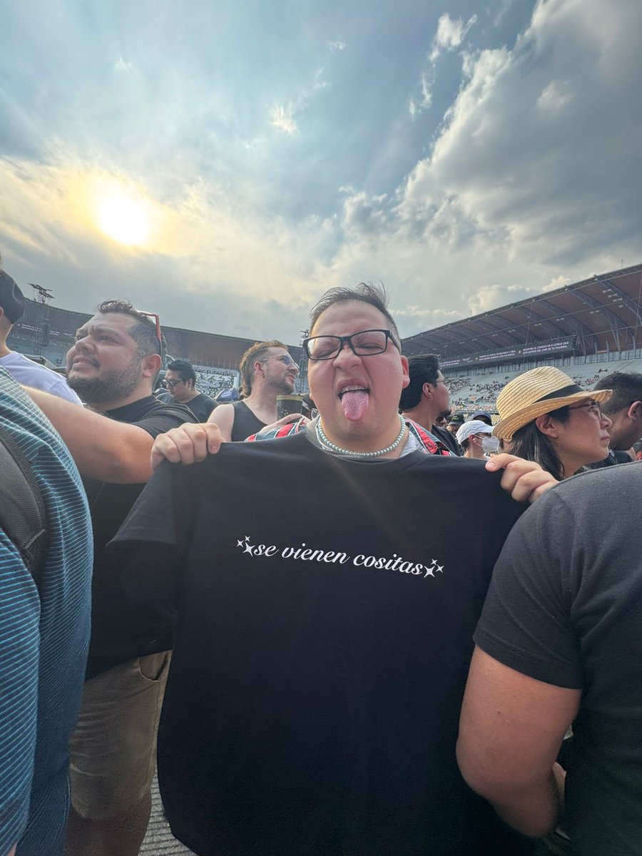 cringedreamer's tweet photo. Ya estamos listos en el gnp 

DANNAS NEW ERA
NUEVA ERA DE DANNA
DANNA EN GNP 
DANNA X VIVE LATINO https://t.co/1hdcrYtoAP