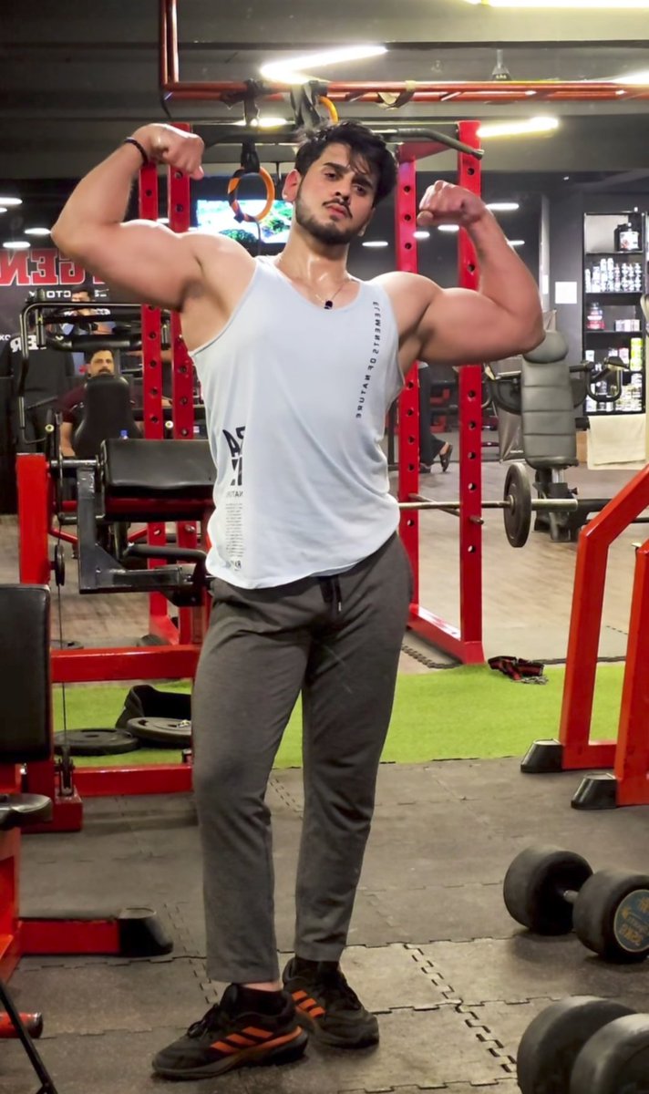 Hot Pakistani tweet media