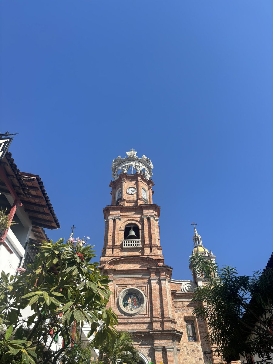 LUKEY ✣ tweet media