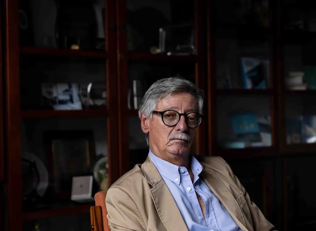 Pónganle cara al fiscal TAIANO.

Este es el tipo que estuvo cajoneando las pruebas contra el presidente, sabiendo desde hace un año lo delincuente que era.