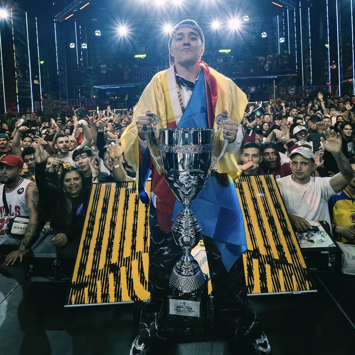 Punchlineas tweet media