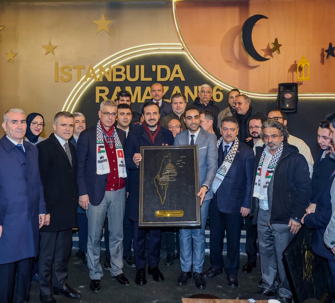 akinakyuz's tweet photo. AK Parti İstanbul İl Başkanlığı’mızın düzenlediği programda Ramazan’ın bereketini ve birlik ruhunu bu akşam sağlık bakanımız Prof.Dr.Kemal Memişoğlu ile birlikte paylaştık.

Programın gerçekleştirilmesinde emeği geçen başta İl Başkanımız @abdullahozdemir ve sağlık politikalarından sorumlu il başkan yardımcımız @alperenbozdg olmak üzere tüm teşkilatımıza teşekkür ederiz. 

@esatkalay 

#BirOlmakRuhumuzdaVar