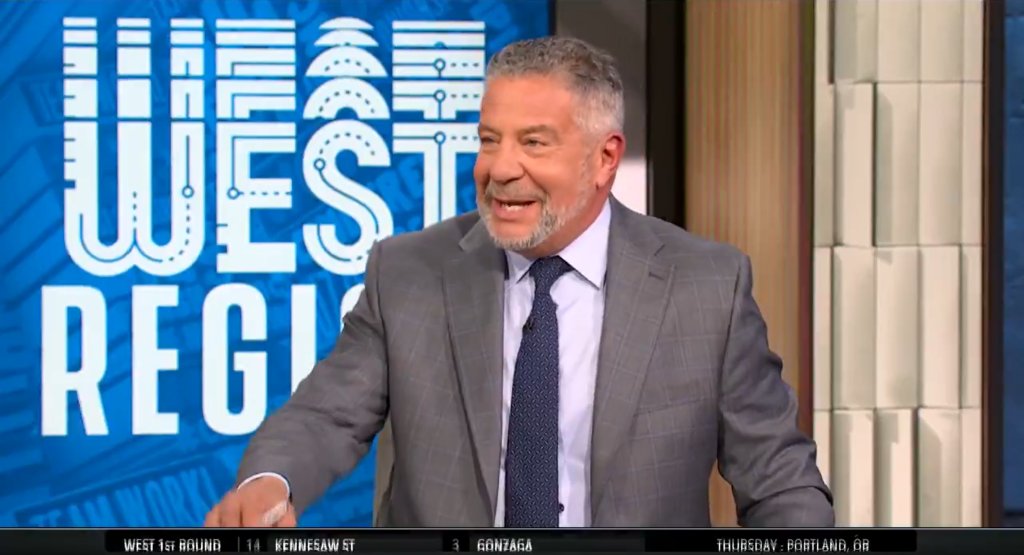 Awful Announcing tweet media