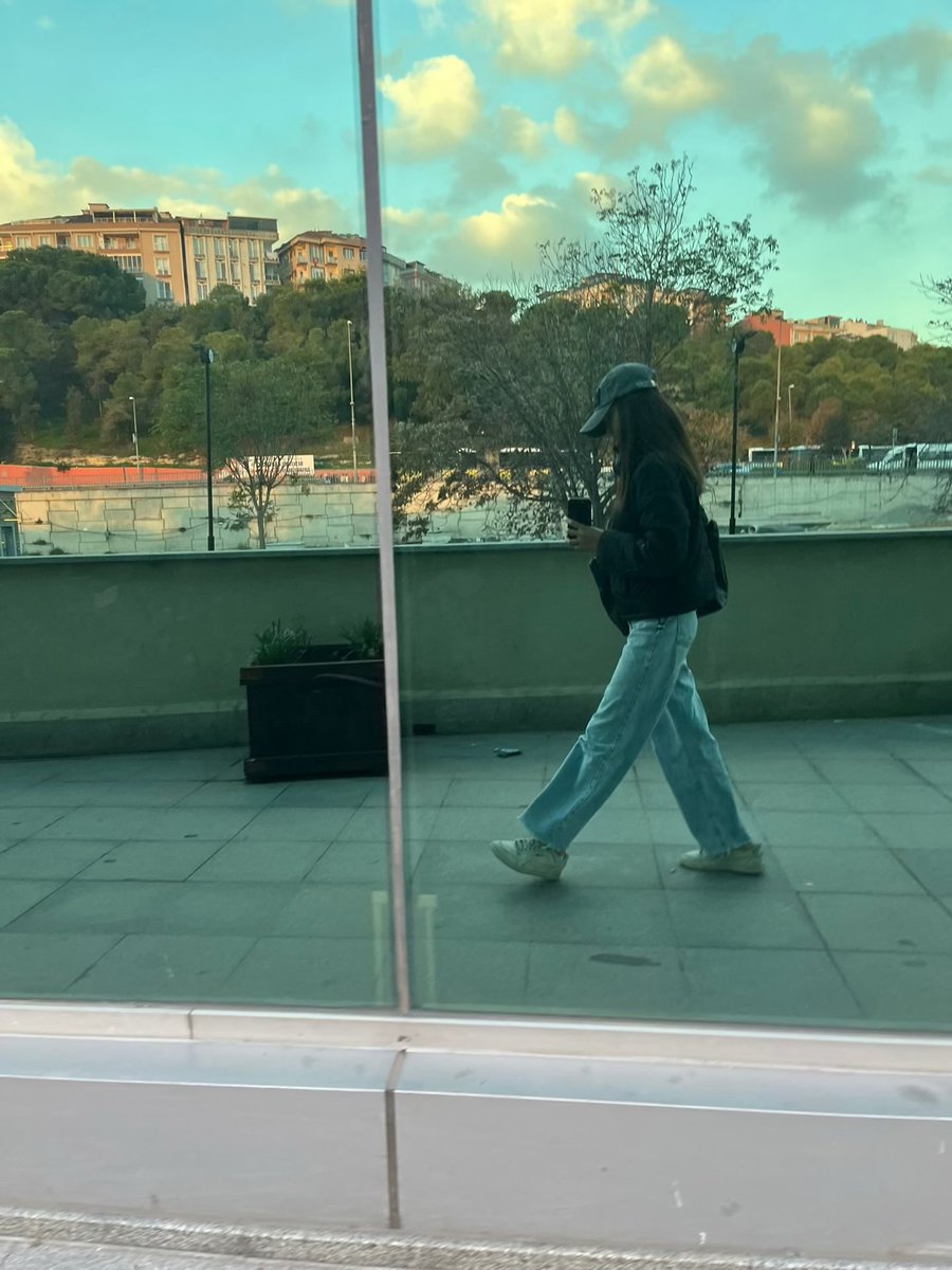 kotu cocuk sokakta ve takti beresini