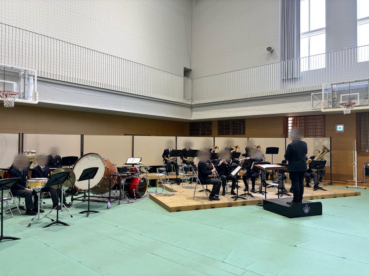 rnwo2014's tweet photo. 一昨日(3/14)に
本校体育館で行われた高等学校の
第七十八回卒業式にて
演奏させて頂きました。
高校三年生の皆様、
ご卒業おめでとうございます！
皆様の今後の活躍を
心よりお祈り申し上げます。
 #立教 #立教新座 #卒業式 #吹奏楽部 https://t.co/6cVjgMMKBh