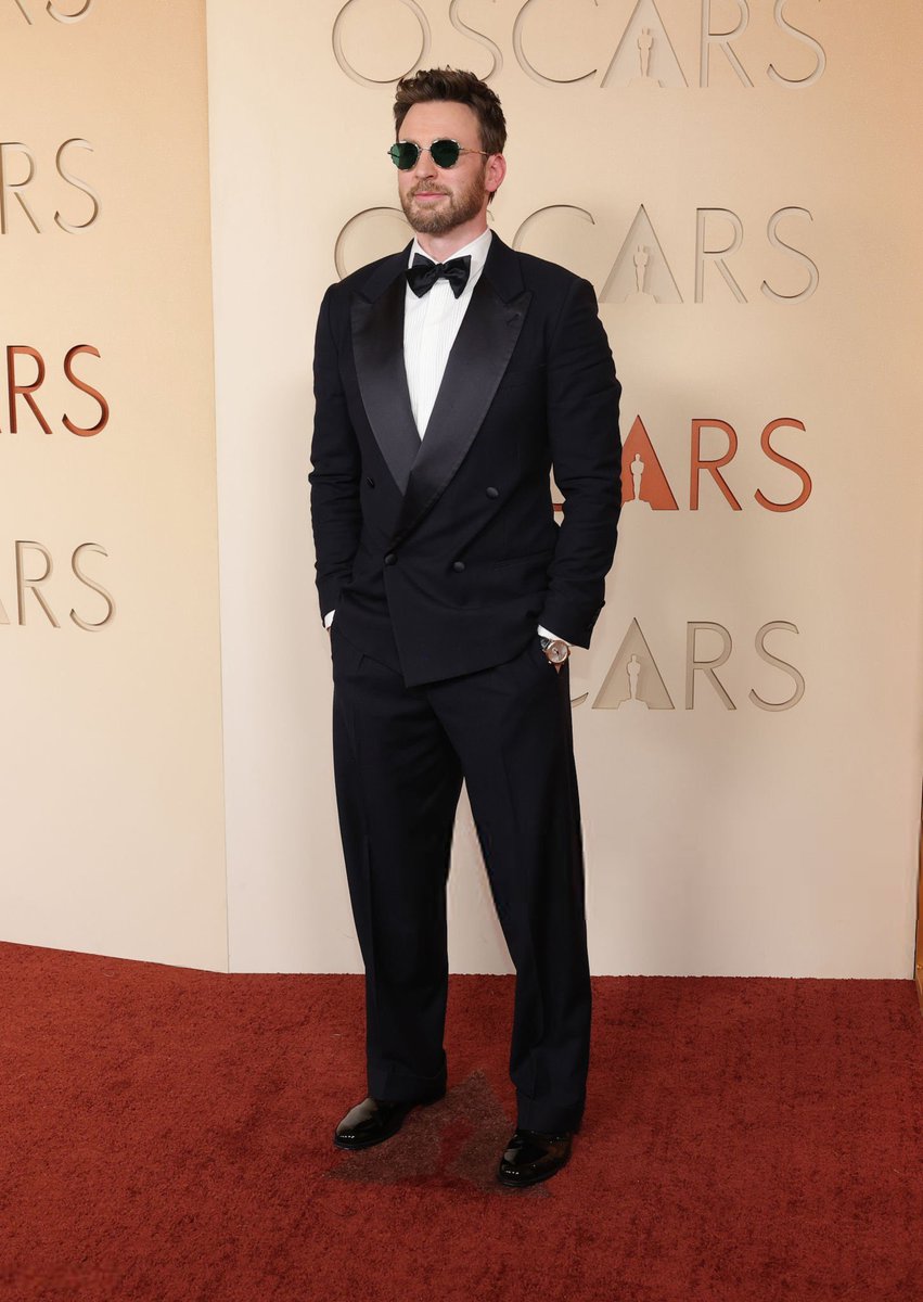 Chris Evans en los Oscars 2026! 

Hoy presentará un premio, así que atentos 👀
