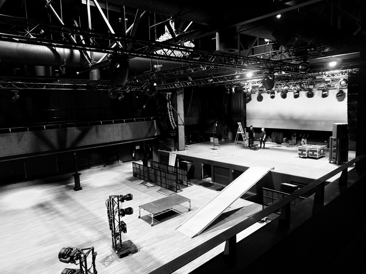 shotarosco's tweet image. ONEOKROCK
DETOX TOUR
Brisbane, Australia🇦🇺
Fortitude Music Hall
スタジオコーストとゴリラホールをMIXしたような会場！
機材が難しくて苦労した〜！
けど、ライブで報われました

そしてまた会いたい仲間が増えた😊

次は国立！

#ONEOKROCK
#StandAtlantic
#Lighting
#AVOLITES