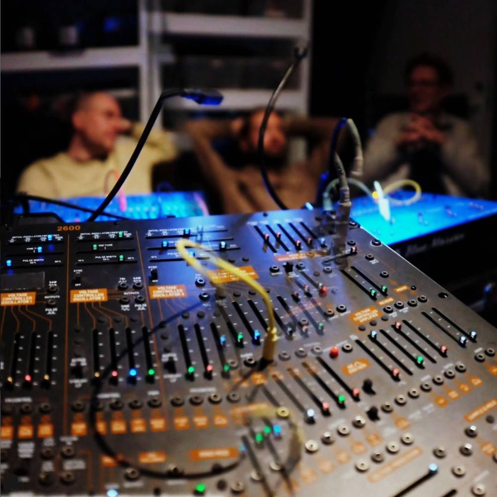 pHinnWeb tweet media