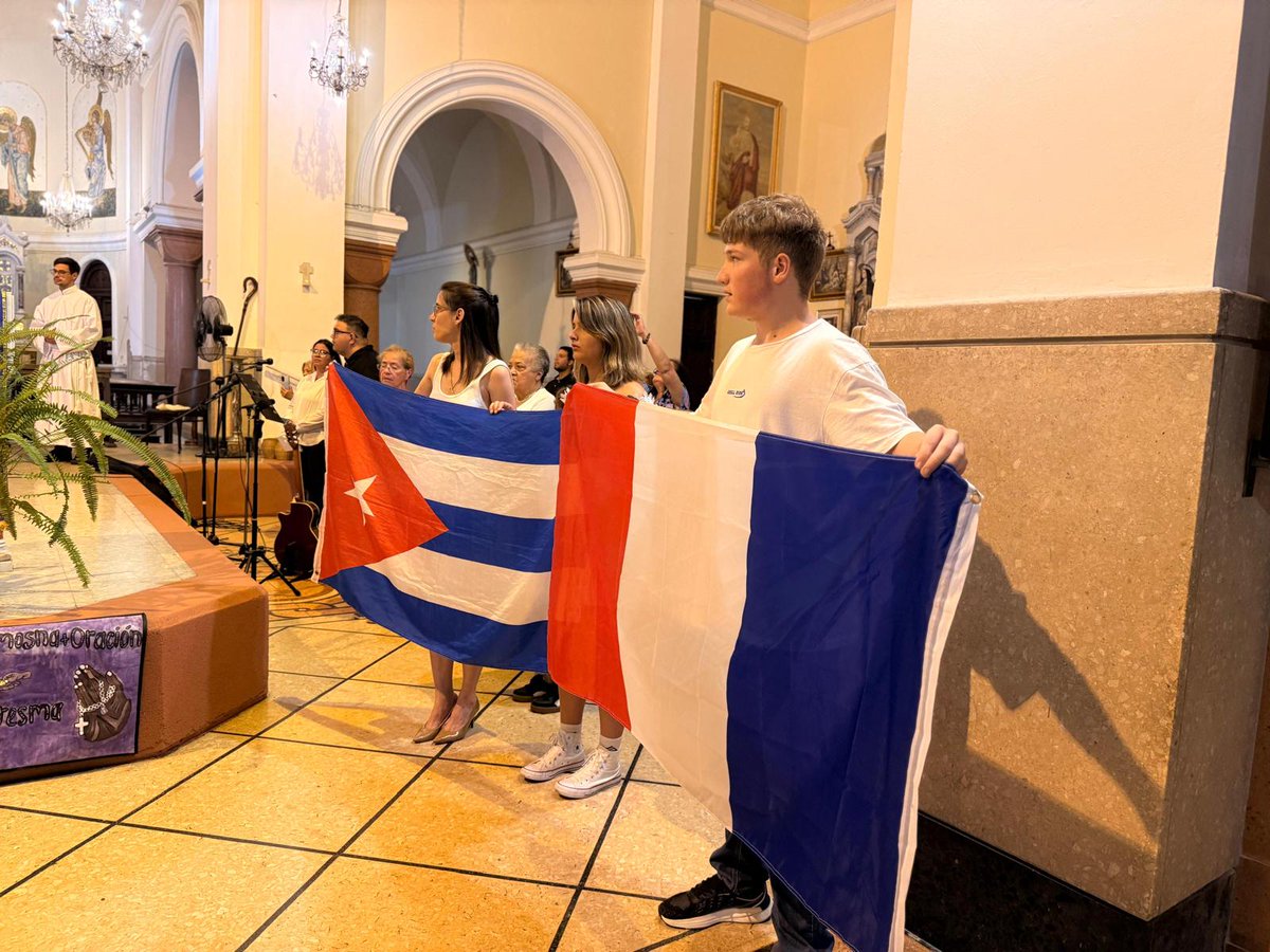 FERNANDOPazos40's tweet photo. En la Misa de la Iglesia del Cordón, junto a las comunidades migrantes de venezolanos, cubanos y nicaragüenses. Junto al @DipRodrigoGoni nos unimos por la paz, la libertad y la democracia de nuestros paises hermanos
@ICM_uy @iglesiauy @VenteVenezuela @venteuruguay https://t.co/vA3qW26Vsc