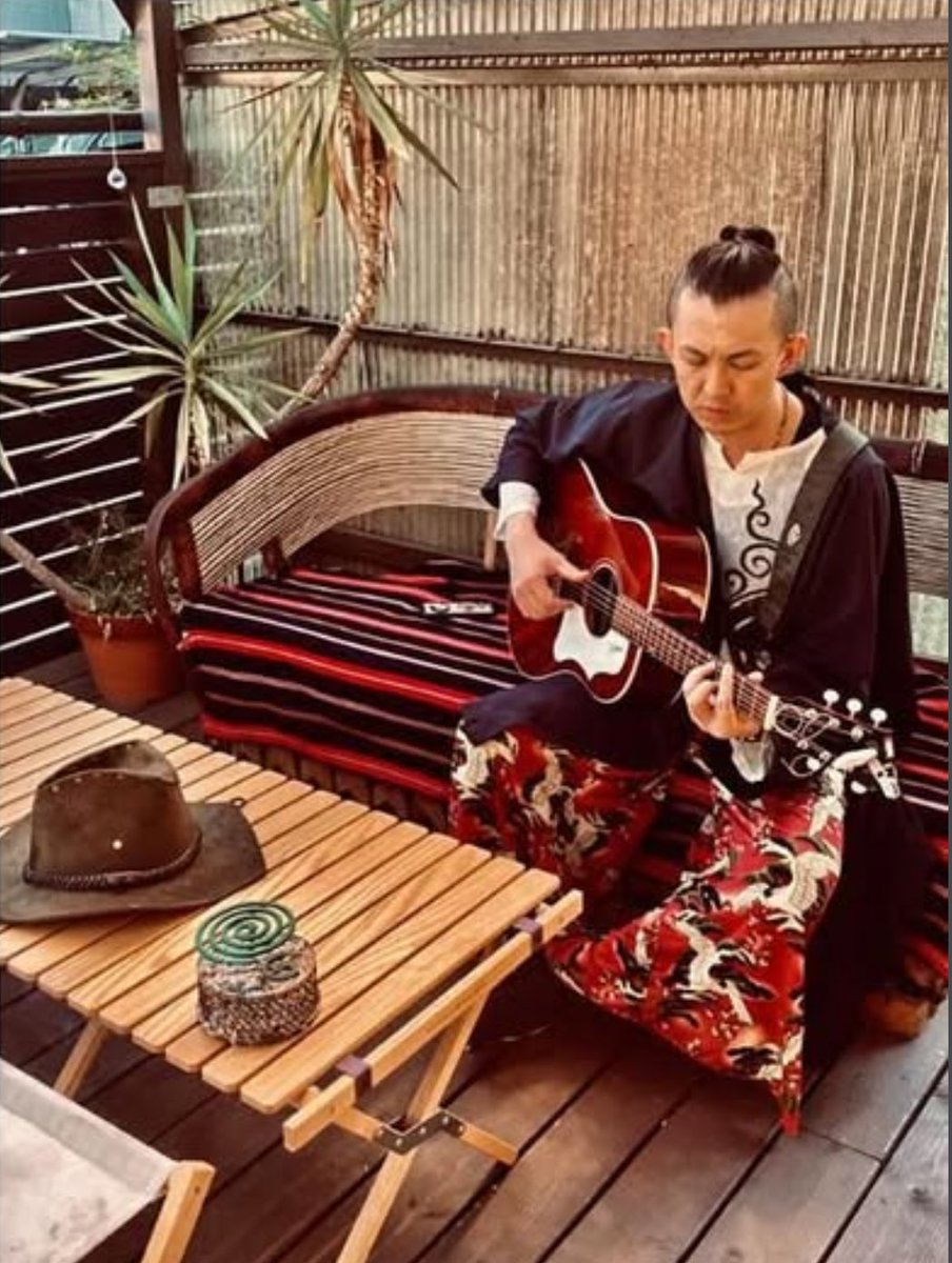 テツマロさんの
津軽三味線の掛け声
「ハイッ！」が好き＾＾
#北村徹麿
#太田光昴
#テツマロ
↑
同一人物です