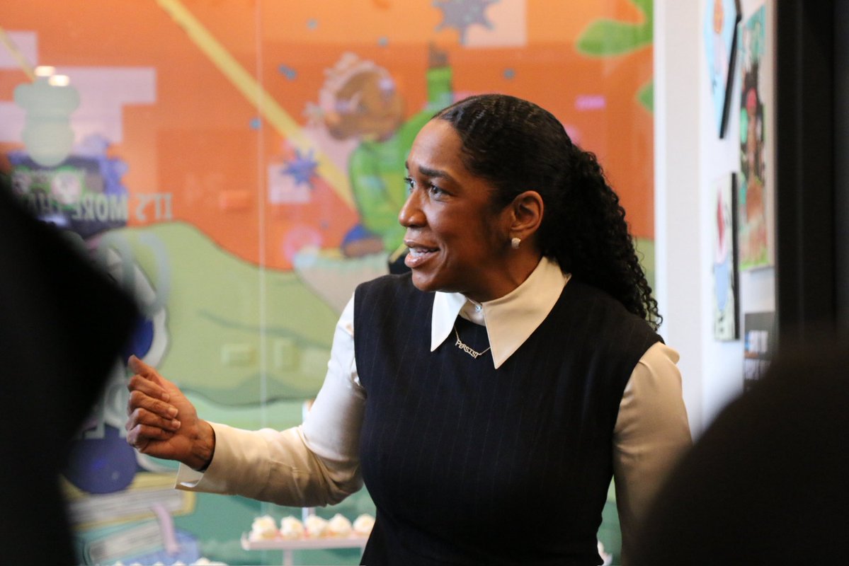 Tammy Duckworth tweet media