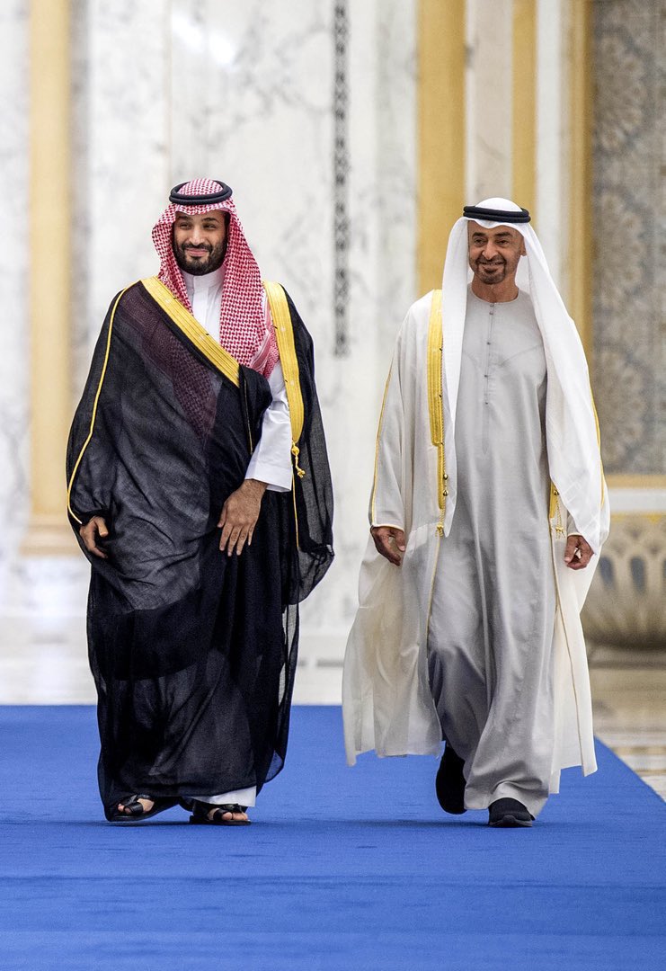 AJELNEWS24's tweet photo. عاجل 🔴 

أجرى صاحب السمو الملكي الأمير محمد بن سلمان بن عبدالعزيز آل سعود ولي العهد رئيس مجلس الوزراء، اتصالًا هاتفيًا، بصاحب السمو الشيخ محمد بن زايد آل نهيان رئيس دولة الإمارات العربية المتحدة.

 وجرى خلال الاتصال بحث مستجدات الأوضاع في المنطقة، وانعكاس تداعياتها على الأمن والاستقرار فيها.

 كما جرى خلال الاتصال التأكيد على أن استمرار الاعتداءات الإيرانية الآثمة على دول مجلس التعاون لدول الخليج العربية يمثل تصعيدًا خطيرًا يهدد أمن المنطقة واستقرارها، وأن دول المجلس ستستمر في بذل كافة جهودها للدفاع عن أراضيها وتوفير جميع الإمكانات المتاحة لدعم أمن المنطقة والحفاظ على استقرارها.