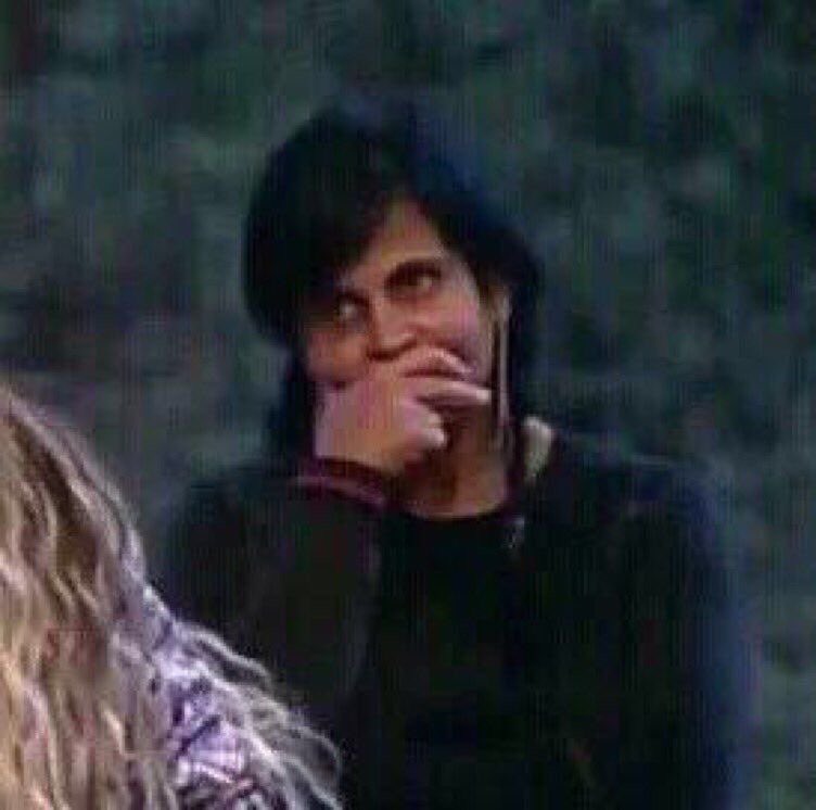 Aruna está lendo Nem te conto tweet media