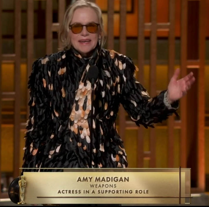 jxskazka's tweet image. wunmi snubbed im #shook