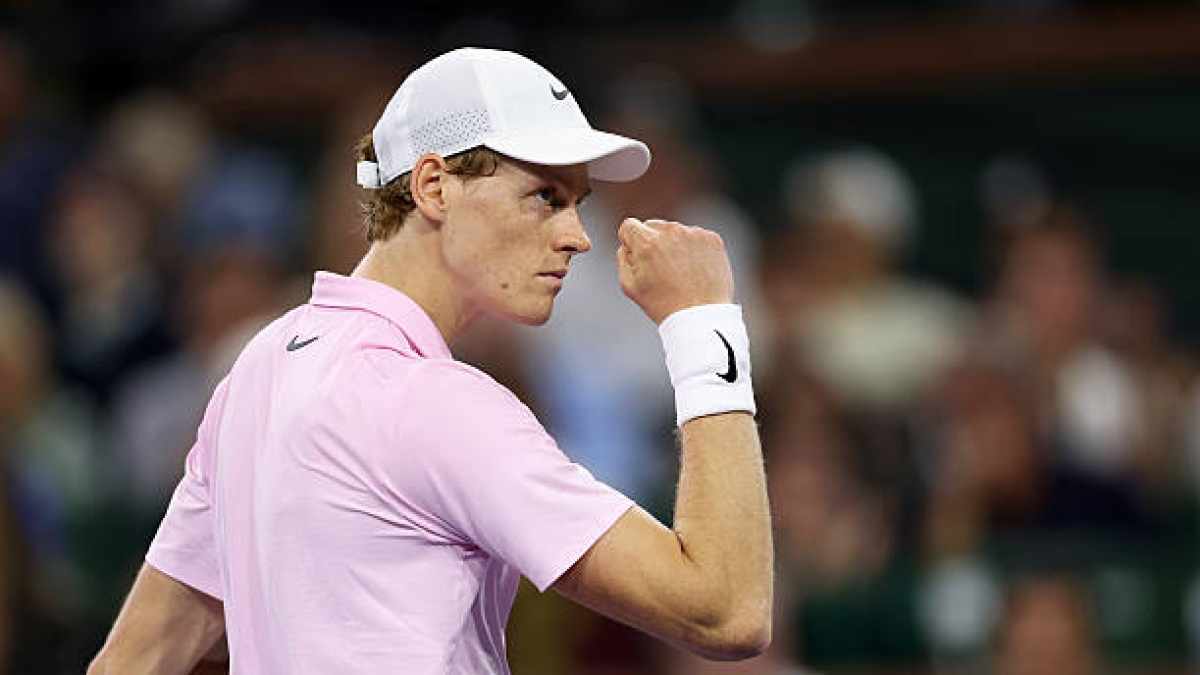 GeorgeSpalluto's tweet photo. SIIIIIIIIIIIIIIIIIIINNER! Jannik vince una finale di clamorosa intensità! Battendo uno straordinario Medvedev per 76 76, rimontando da 0-4 nel tiebreak del 2° set. 76 76, lo stesso identico score della vittoria di Pechino 2023. Quando non aveva mai battuto Medvedev. Quando tutto ebbe inizio…
