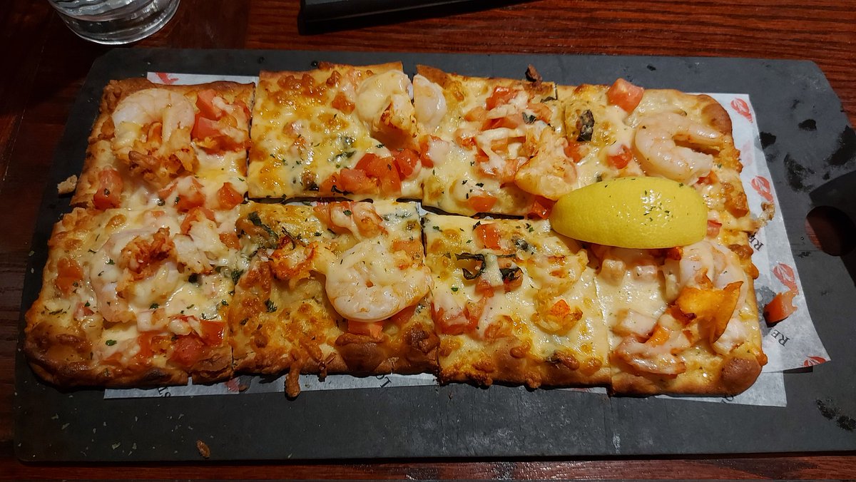 TheTechnojelly's tweet image. Went to Red Lobster and got the shrimp and Lobster flat bread it was really good 😁 #food #shrimp #Lobster