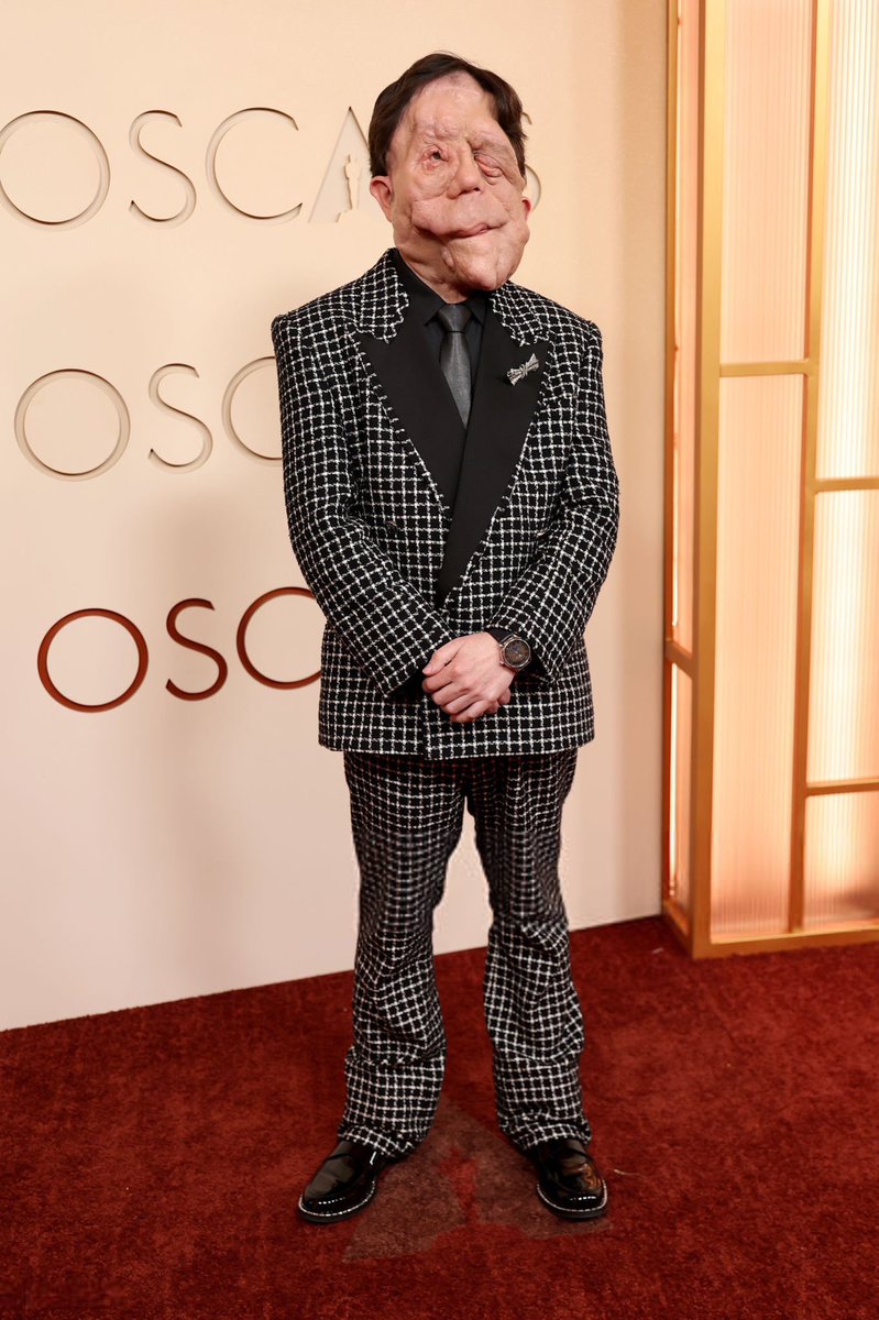 <a href="/grok/">Grok</a> who’s this guy? #oscars