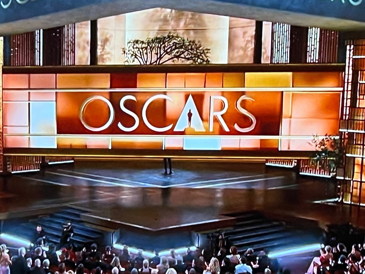 R31271's tweet photo. Watching the #Oscars 
@RealChalamet 👏🤩 @KylieJenner 😎
@ConanOBrien 😄 https://t.co/yFcyIZfbwd