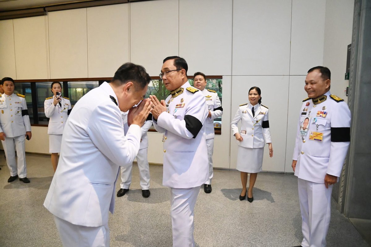 นายกฯไหว้ลุงเรา