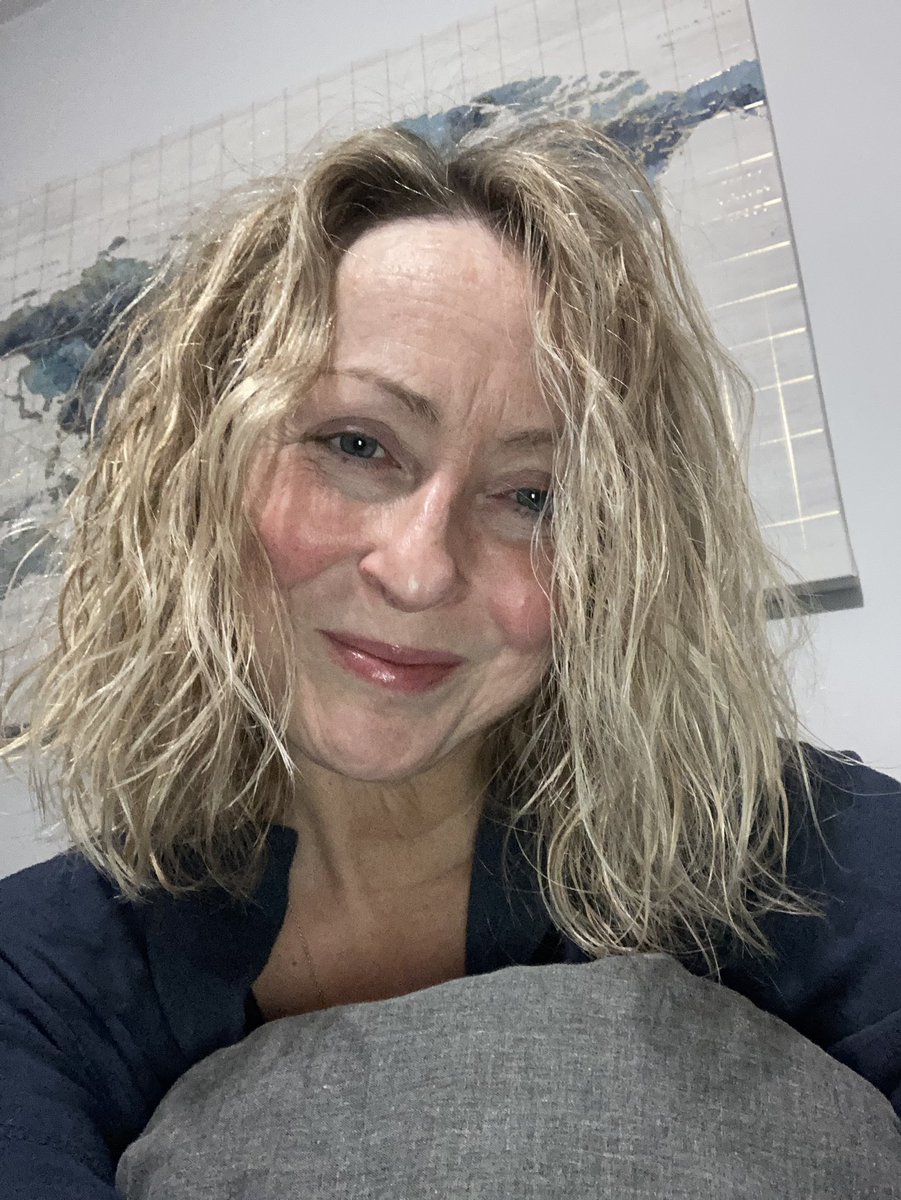 LadyThomson's tweet photo. First try of natural curls post short hair - no filters, no make up ♥️ https://t.co/wwlXSRo2xV