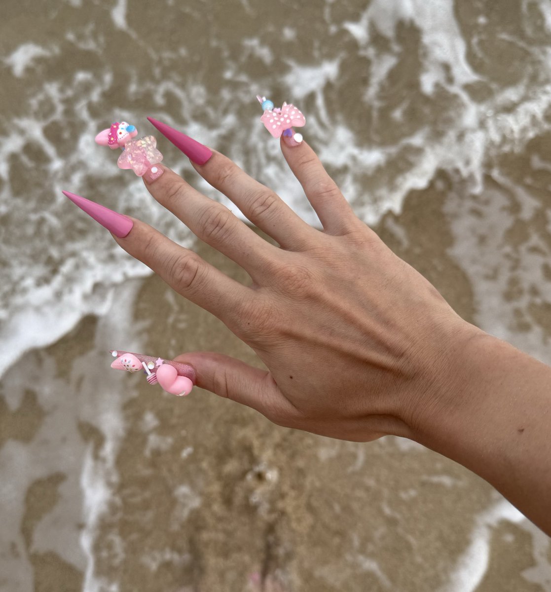 GagCityKitty's tweet image. Happy 2nd Pink Birthday @pinkfridaynails 🎀 #PrettyGang 💅