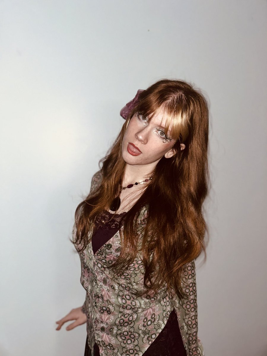 th4tsvantastic's tweet photo. i do photoshoots every now and then https://t.co/Jezqubus3Q