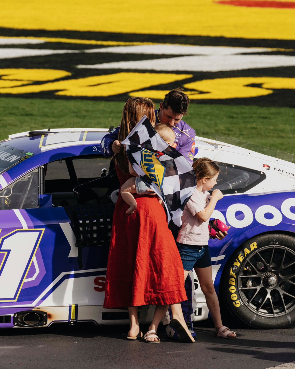 Las Vegas Motor Speedway tweet media