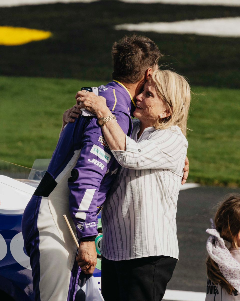 Las Vegas Motor Speedway tweet media