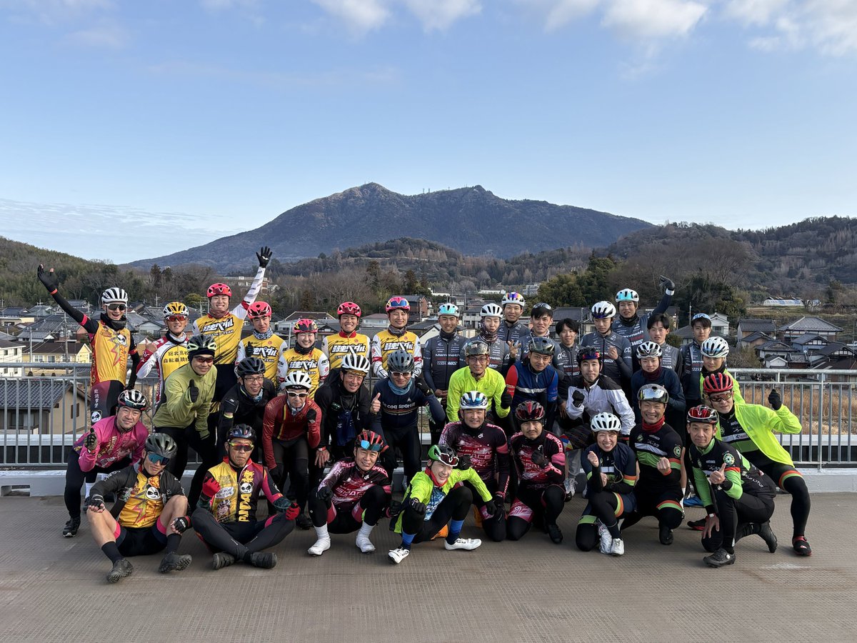 s5872stf's tweet photo. #HEATCARAVAN 出発前に #渡辺航 先生に「杉元をインターハイに出してくれて、ありがとうございます」と伝えられてよかった😊

#ヒートキャラバン #つくば
#ロードバイク好きな人と繋がりたい 
#ロードバイク乗りと繋がりたい 
#ロードバイク初心者 #弱虫ペダル
@yowapedact @heat_caravan https://t.co/juYiLNPLBJ