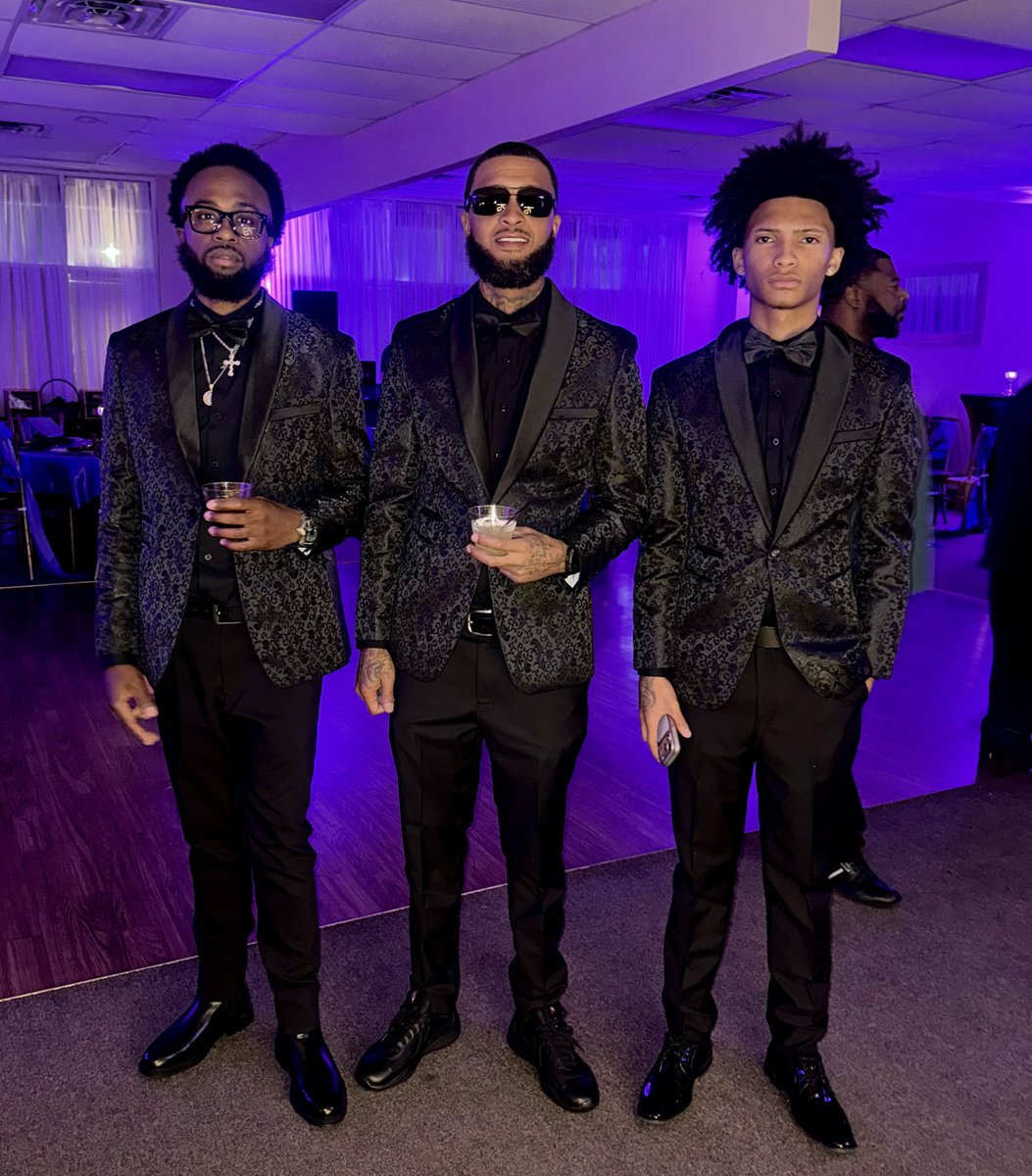 RealLouiVon's tweet photo. https://t.co/EBCUWjDlOR