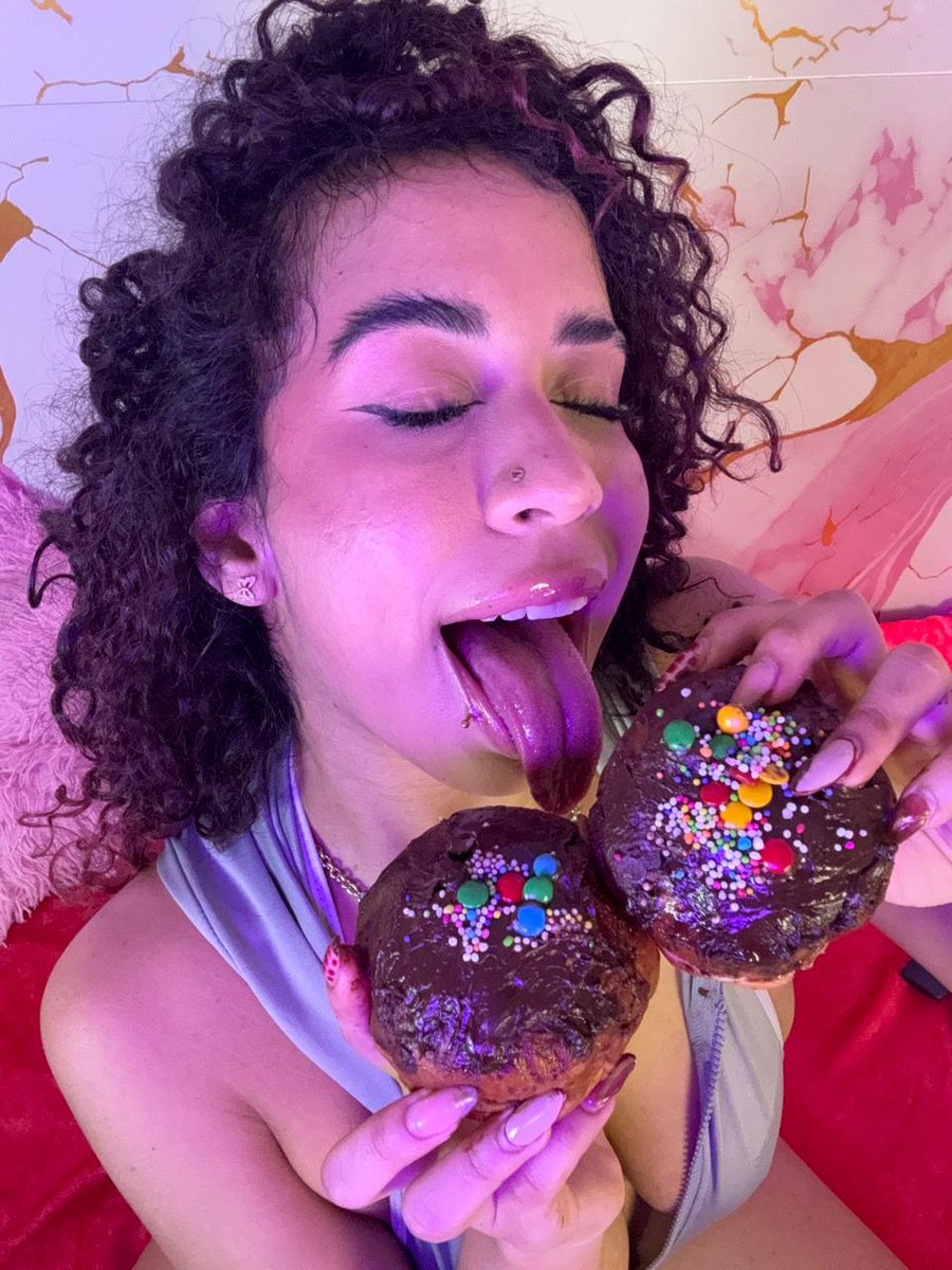 CollinsDap41891's tweet photo. Do donuts taste sweeter than me? I don't think so, so come and try me! 😈🍩 #Cam4Candy   #CAM4 #webcamer 
follow me here ➡️https://t.co/E4ltwBIprh
@C4_Latinas @latinascam4  @Cam4_ES  @Cam4_IT  @RepubliKa_Cam https://t.co/Z7L9bWLmf3