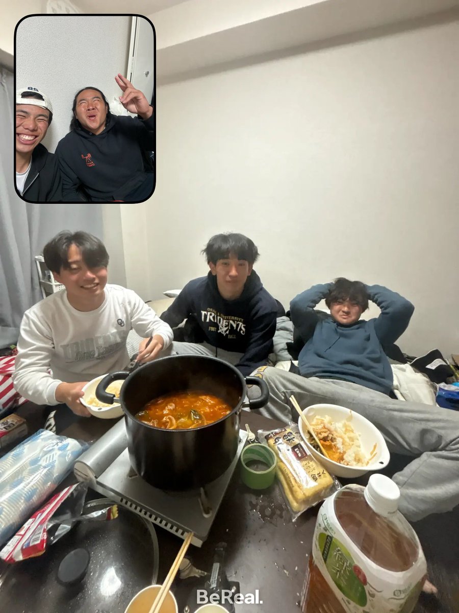 TRIDENTS_DB28's tweet photo. 先輩の家で赤から鍋した！終始おもろかった^^こんなHOT🔥な日常過ごしたいならぜひアメフト部へ！新歓待ってます✨️
4/2~4/4になんでも相談会やります！興味ある方DMまで‼️
 #春から阪大 #阪大アメフト #鍋パ https://t.co/UAYAwUhMvx
