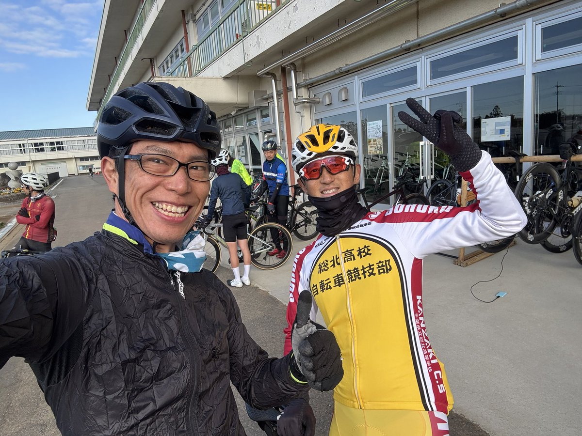 Travel_Cycle's tweet photo. 昨日は筑波エリアで90km、3000upのイベントに参加。

金子宗平選手、竹田天飛選手に伴走していただき(一部置いていかれ😭)、更に途中から弱虫ペダルの渡辺航先生も合流いただき、夢のようなサイクリングでした。

仲間と一緒にゴールするのもいいね✨
#HeatCaravan #ザ5エンジンズ https://t.co/BxJbQ5BsNl
