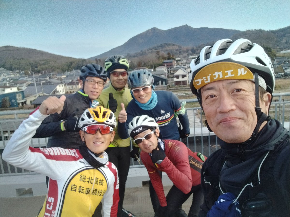 Travel_Cycle's tweet photo. 昨日は筑波エリアで90km、3000upのイベントに参加。

金子宗平選手、竹田天飛選手に伴走していただき(一部置いていかれ😭)、更に途中から弱虫ペダルの渡辺航先生も合流いただき、夢のようなサイクリングでした。

仲間と一緒にゴールするのもいいね✨
#HeatCaravan #ザ5エンジンズ https://t.co/BxJbQ5BsNl