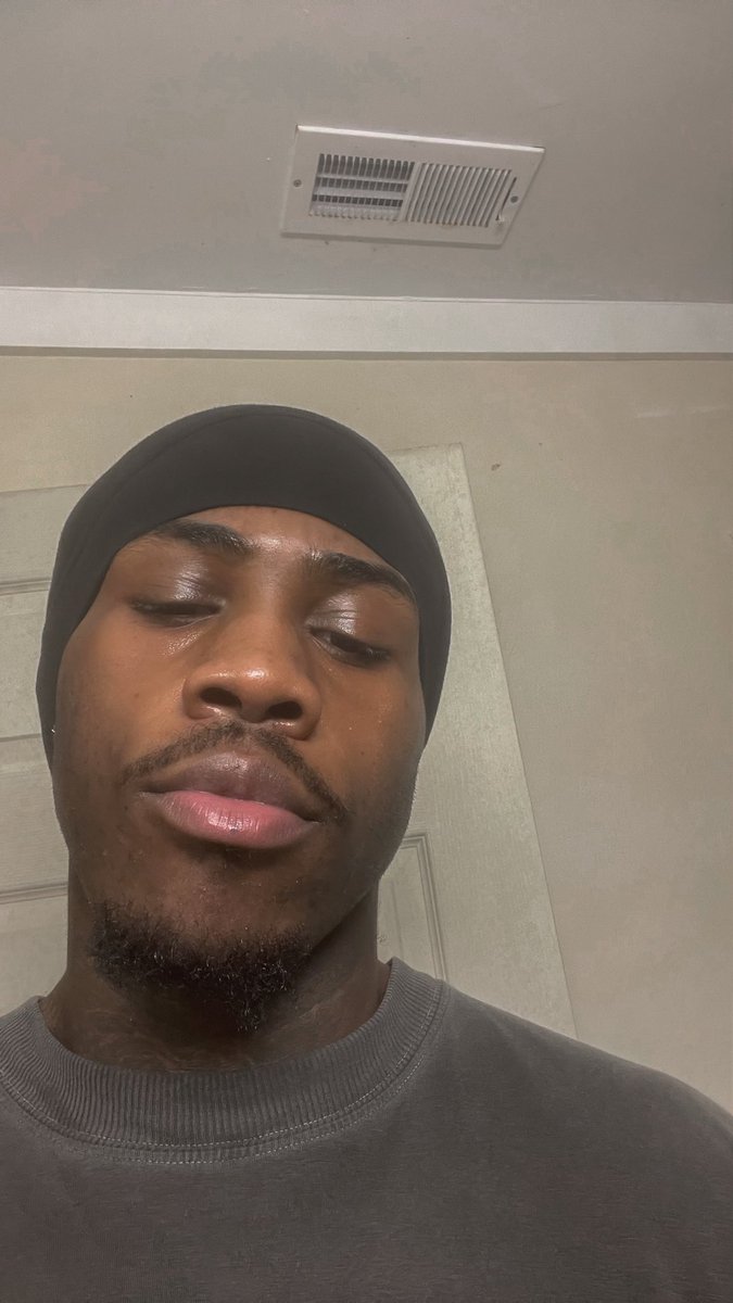 SirPercsan's tweet photo. i just shaved YESTERDAY.. my neck already itching 😖 https://t.co/3XIQPGnflZ