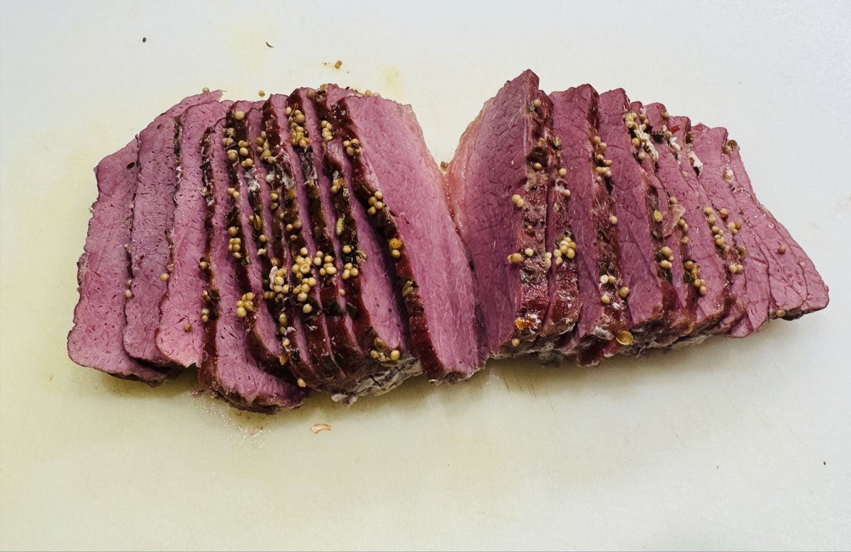 dowdypfootdoc's tweet photo. Smoked corned beef!!😋😋☘️☘️@saksuds @PinkTeeCat https://t.co/FbOF1hugPa