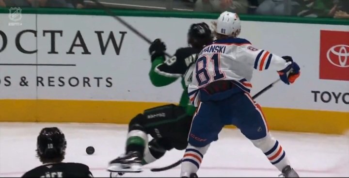 TheLastLefty tweet media