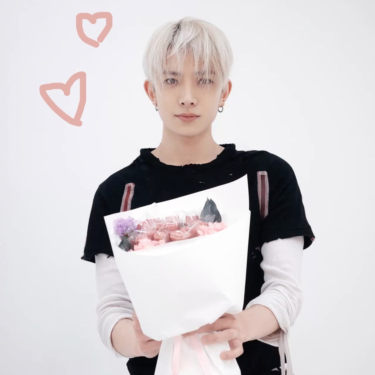 alwayswithyouhe's tweet photo. Espera❕ Heeseung te quiere dar un ramito de flores por todo el esfuerzo que has hecho (๑•᎑•๑)

DO NOT REWRITE THE FATE OF ENHYPEN
#BEACCOUNTABLE_BELIFT
#ENHYPEN_IS_7 
#HEESEUNG_STAYS https://t.co/XX7YuDhypI