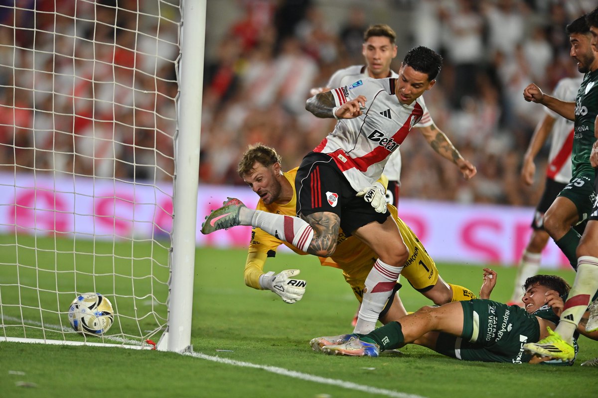 RiverPlate's tweet photo. DRIUSSI ⚽️👟 https://t.co/GVu6wTr17i