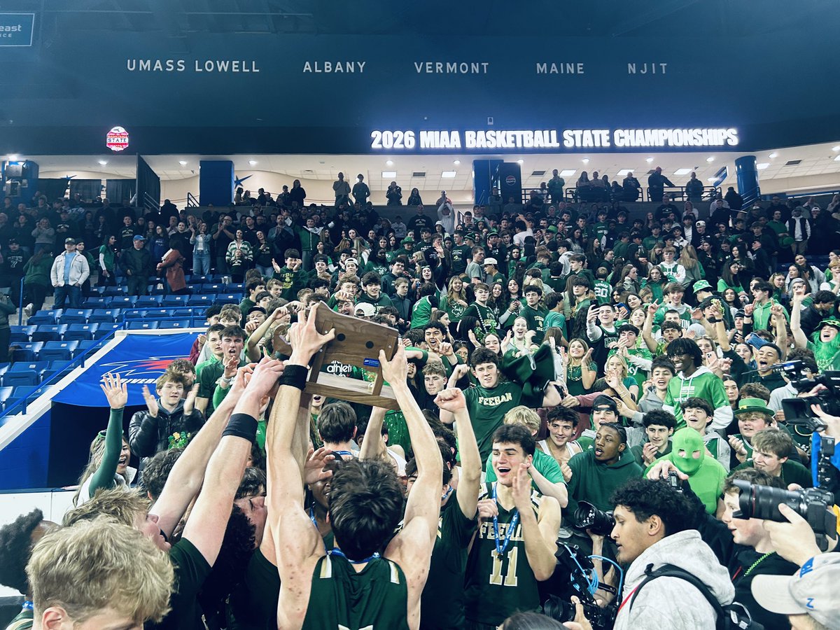 FeehanAthletics's tweet photo. @MIAA033 D1 Boys Basketball CHAMPIONS! 
@Feehan_BBball 66
@CCRaider_sports 63
What a game! What a team! Bringing home the Championship trophy! #GoShamrocks @BishopFeehanHS @Feehan_Fanatics https://t.co/w5zvlN978s