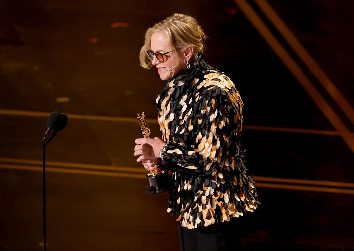 Andysuspirium's tweet photo. The Bafta ignored her, lone nominee for Weapons all the awards season, she won the CC, the SAG and 40 critics prizes but even with that the people still doubter her, and now she just beat the Girls from the top two favorites film. Amy Madigan is now a fvcking Oscar Winner❤️ https://t.co/eld0VqFnWr